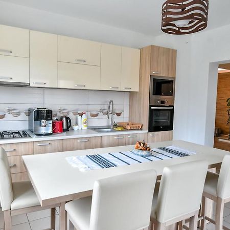 Casa Nely Hotell Sighetu Marmaţiei Exteriör bild
