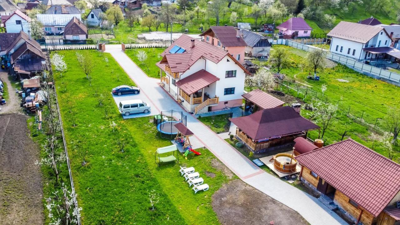 Casa Nely Hotell Sighetu Marmaţiei Exteriör bild