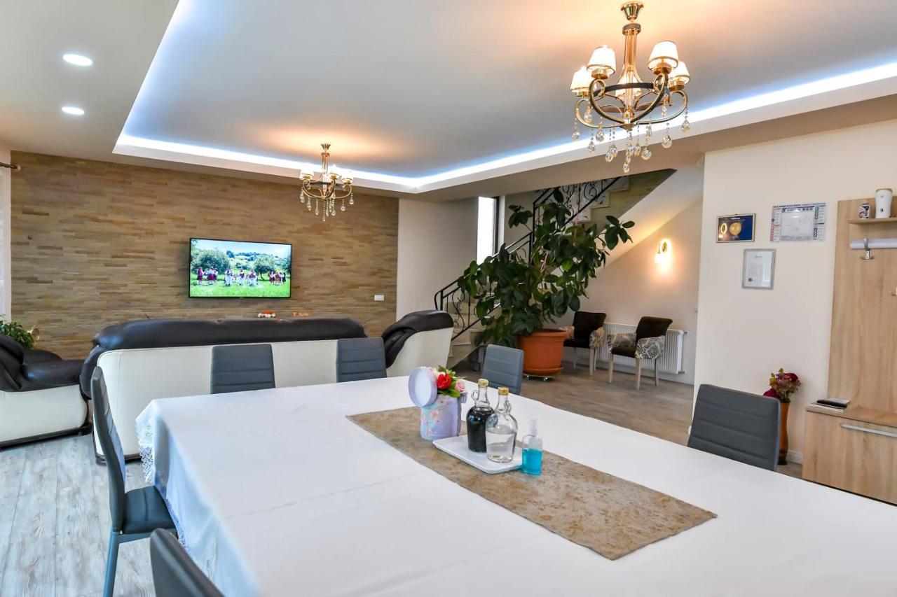 Casa Nely Hotell Sighetu Marmaţiei Exteriör bild