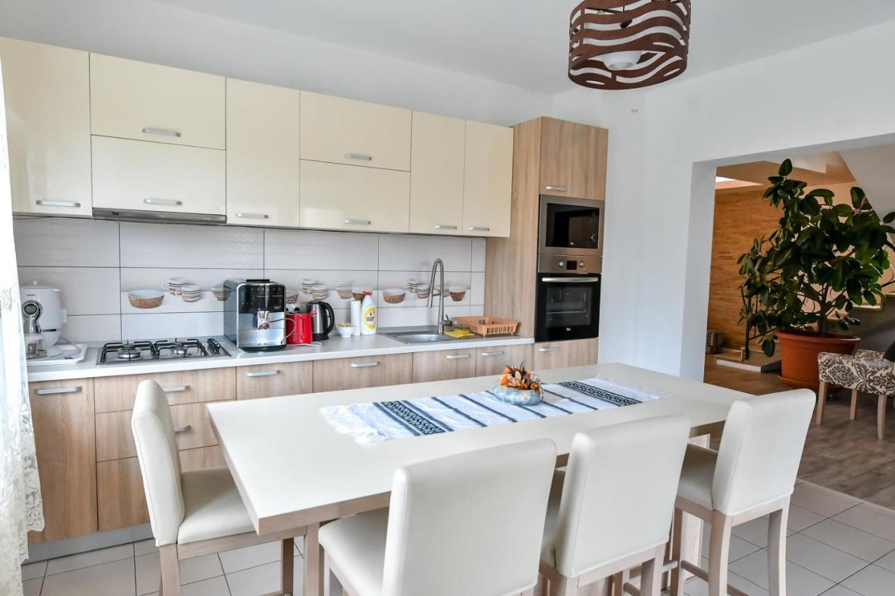 Casa Nely Hotell Sighetu Marmaţiei Exteriör bild