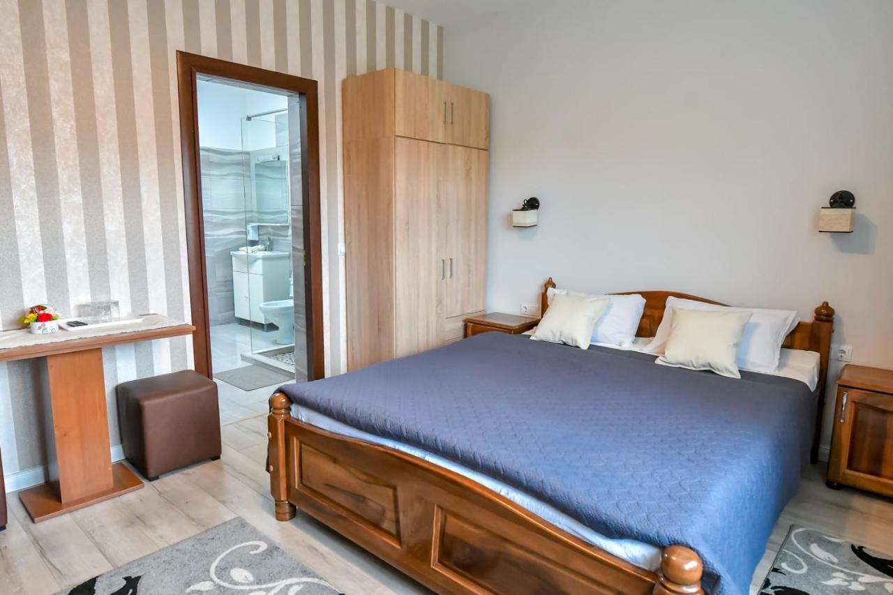 Casa Nely Hotell Sighetu Marmaţiei Exteriör bild