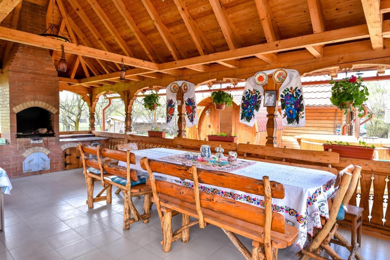 Casa Nely Hotell Sighetu Marmaţiei Exteriör bild