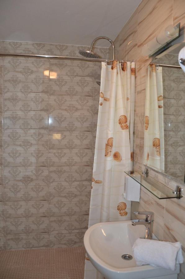Casa Nely Hotell Sighetu Marmaţiei Exteriör bild