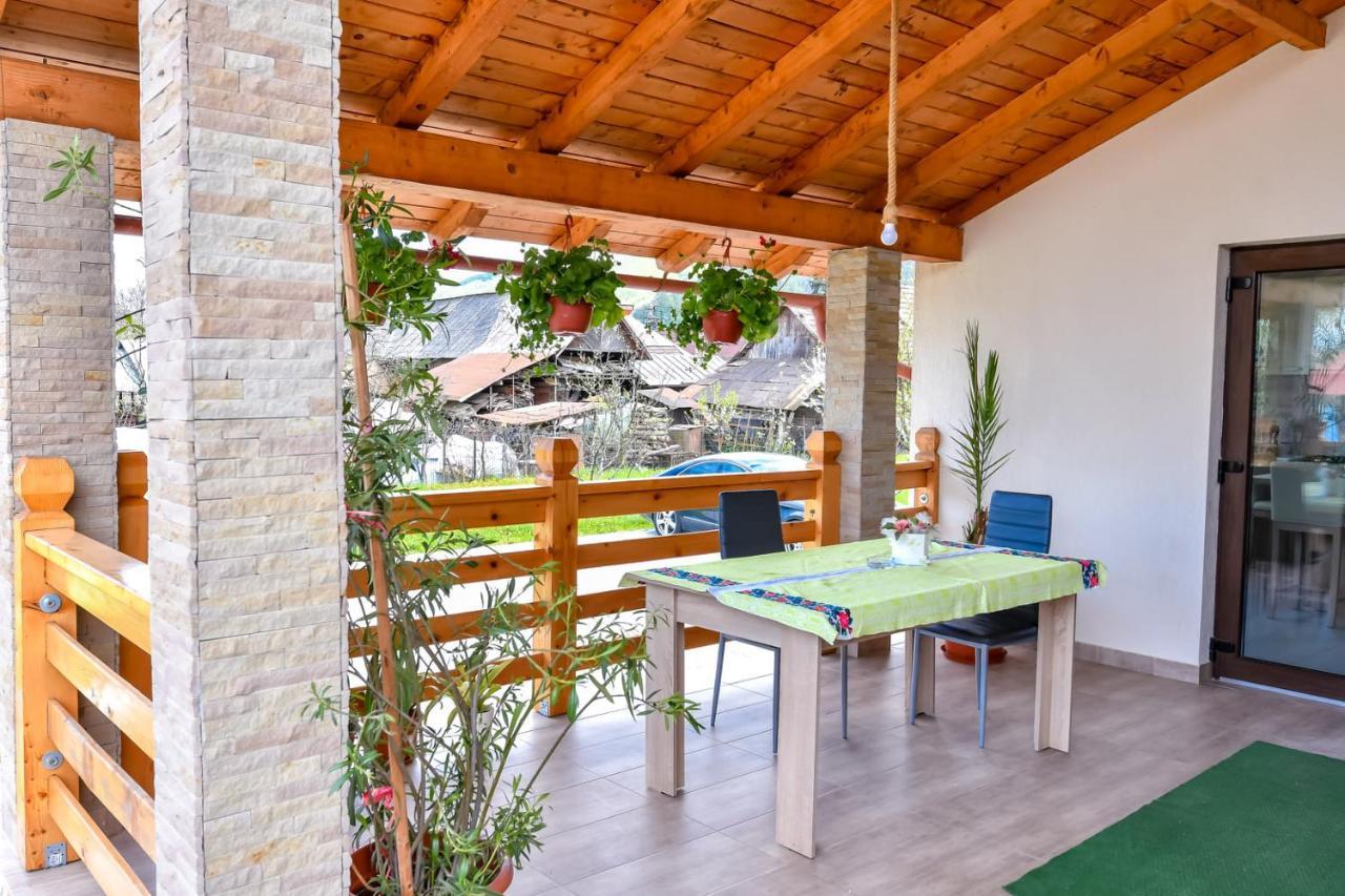 Casa Nely Hotell Sighetu Marmaţiei Exteriör bild